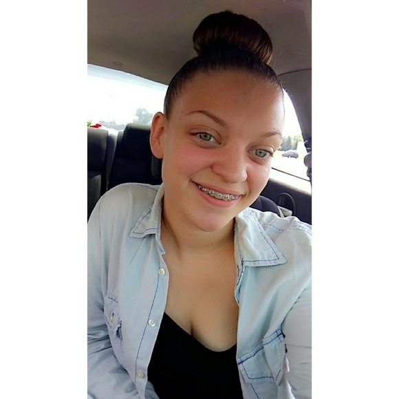 Meet your Posher, Debbie - Picture 2 of 2